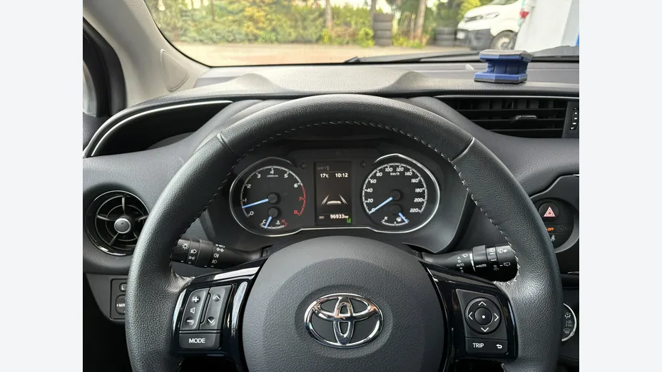 TOYOTA Yaris -