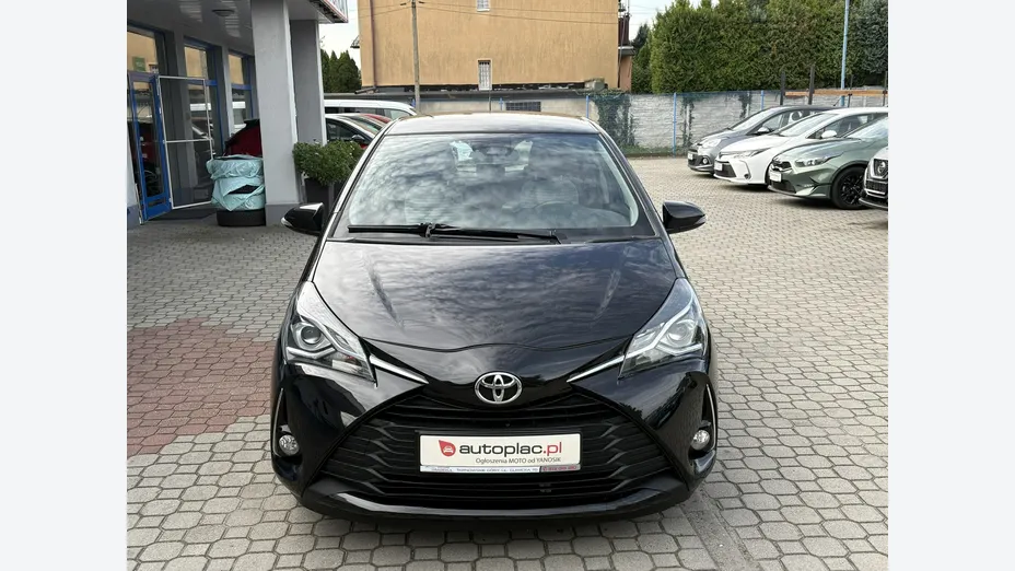 TOYOTA Yaris -