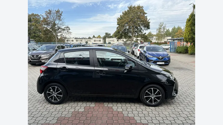 TOYOTA Yaris -