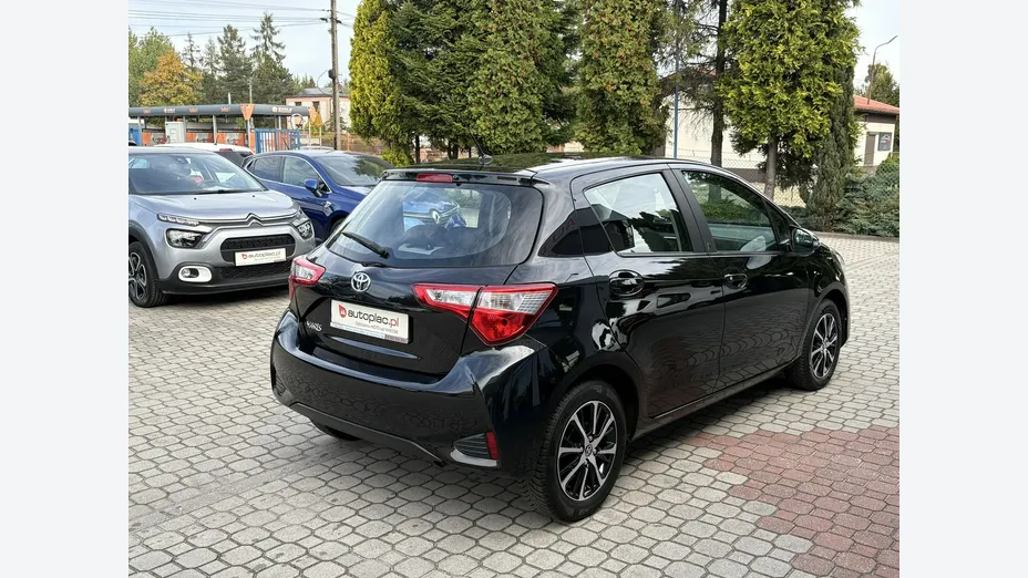 TOYOTA Yaris -
