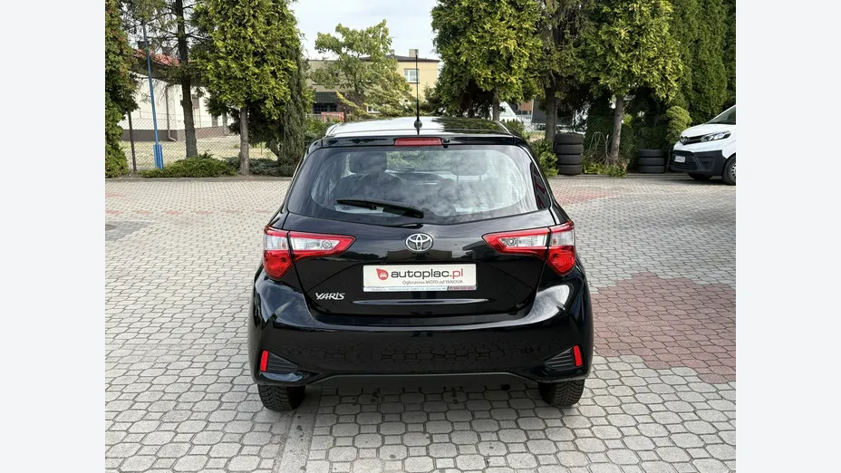 TOYOTA Yaris -