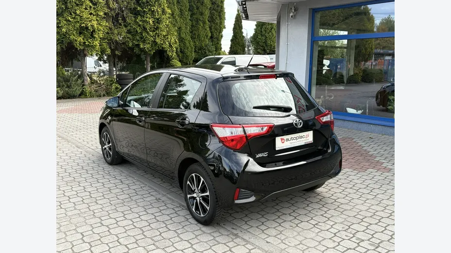TOYOTA Yaris -