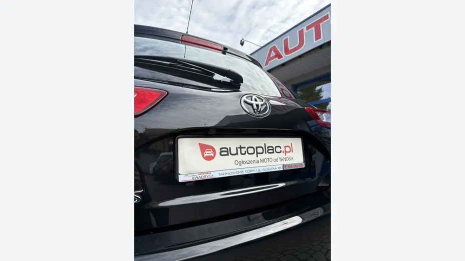 TOYOTA Yaris -