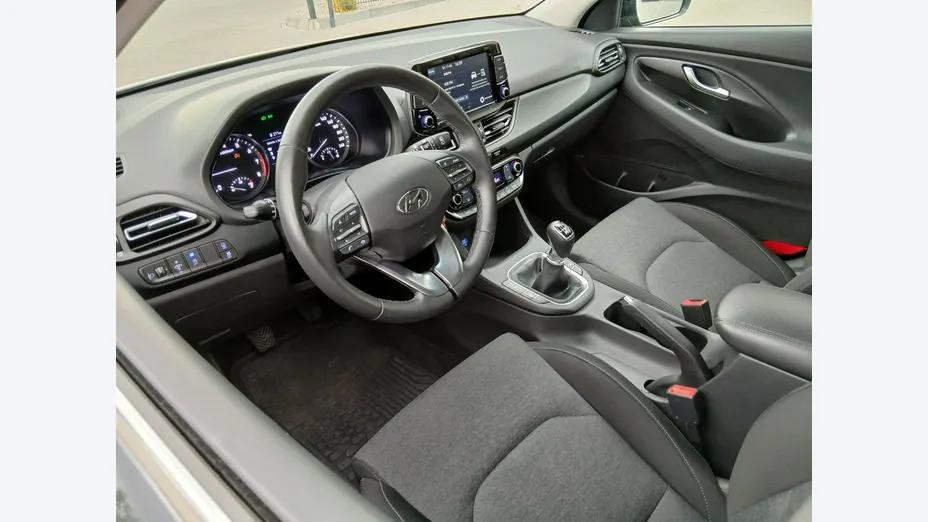 HYUNDAI i30 -