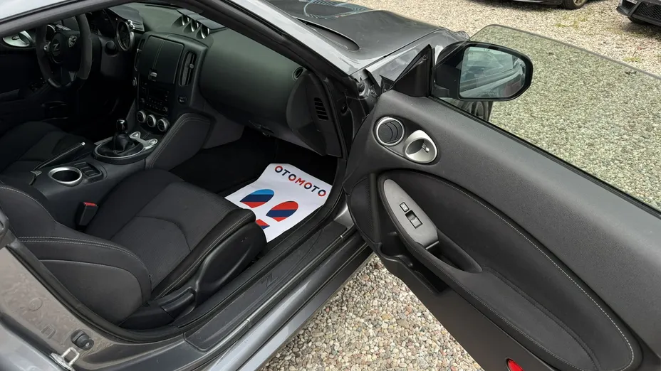 NISSAN 370 Z -