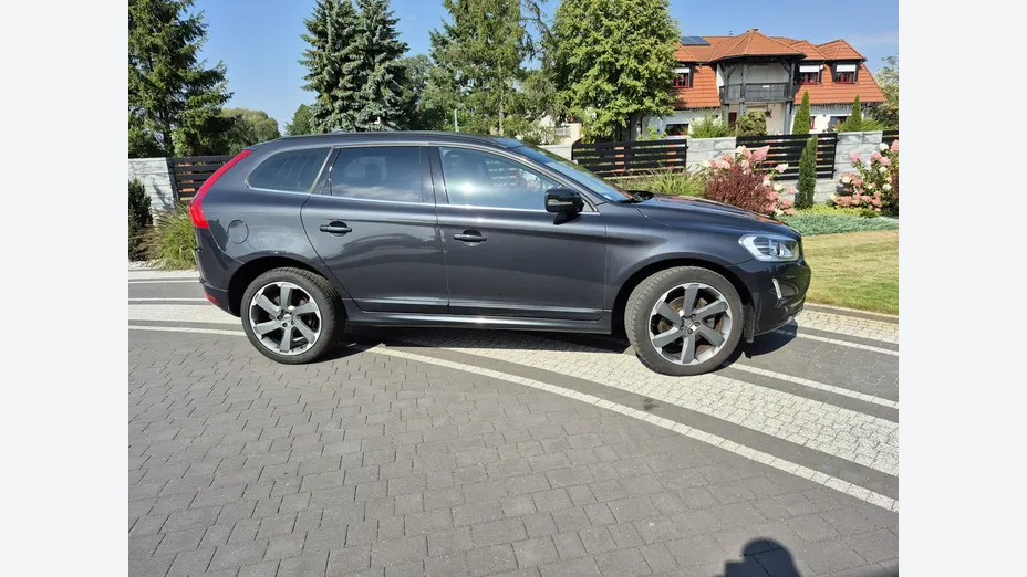 VOLVO XC60 -