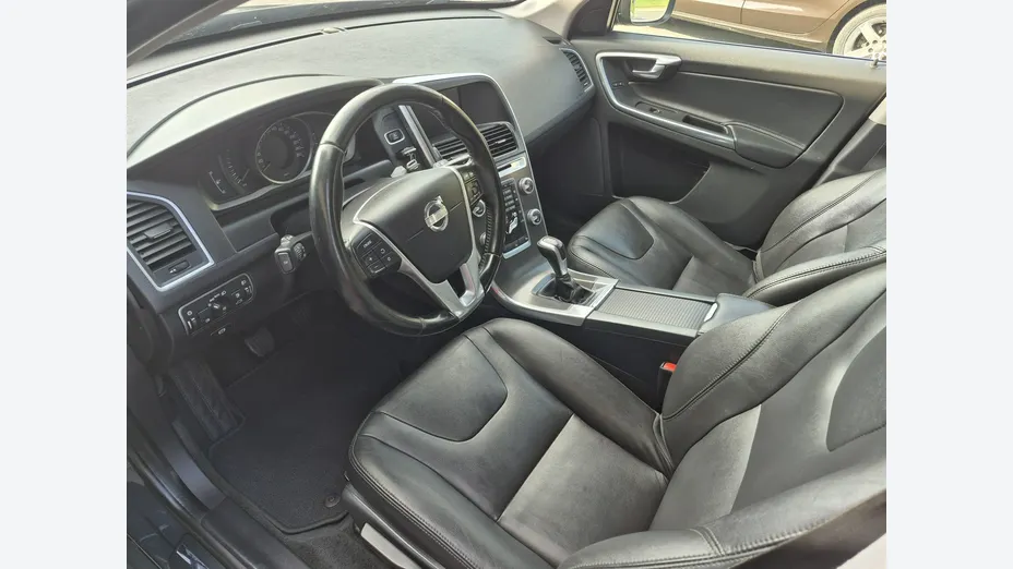 VOLVO XC60 -