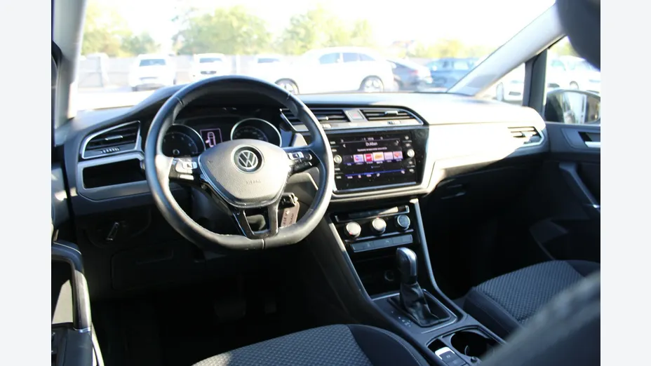 VOLKSWAGEN Touran -