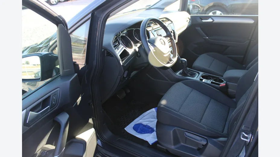 VOLKSWAGEN Touran -
