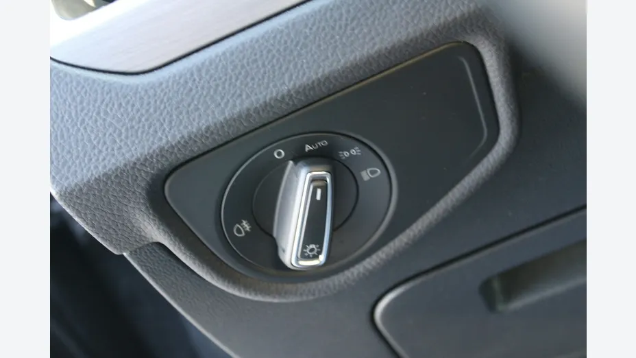 VOLKSWAGEN Touran -