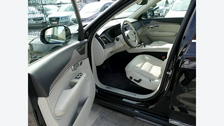 VOLVO XC90 -