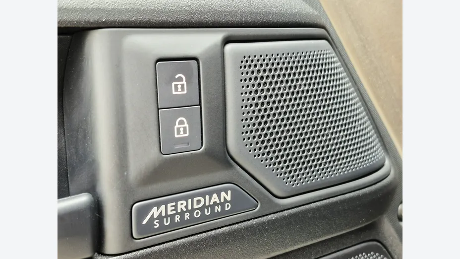 LAND ROVER Defender -