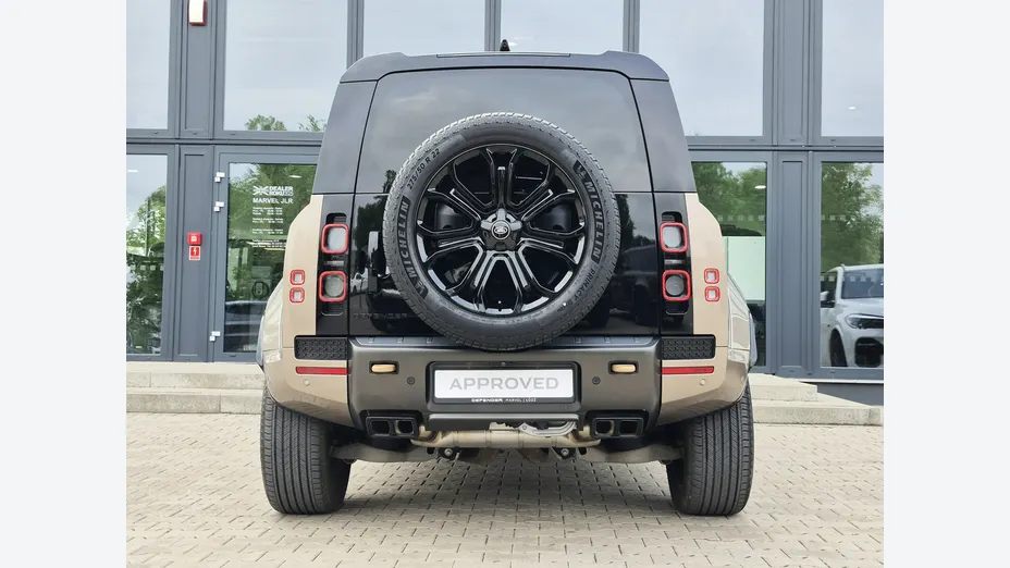 LAND ROVER Defender -