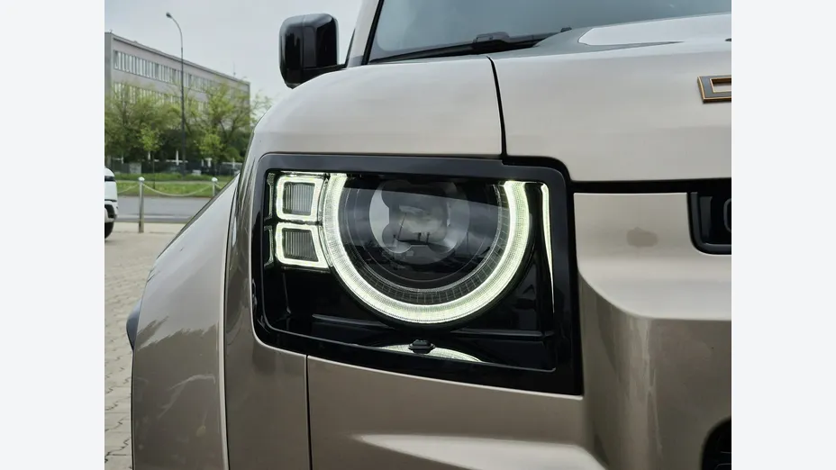 LAND ROVER Defender -