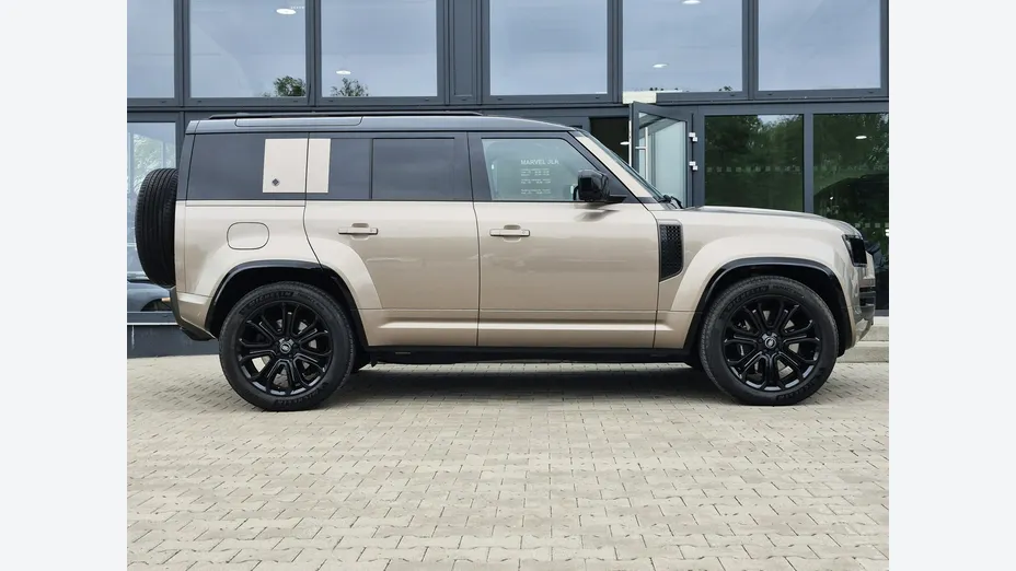 LAND ROVER Defender -