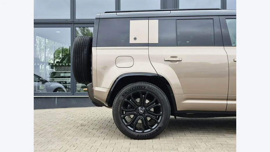 LAND ROVER Defender -