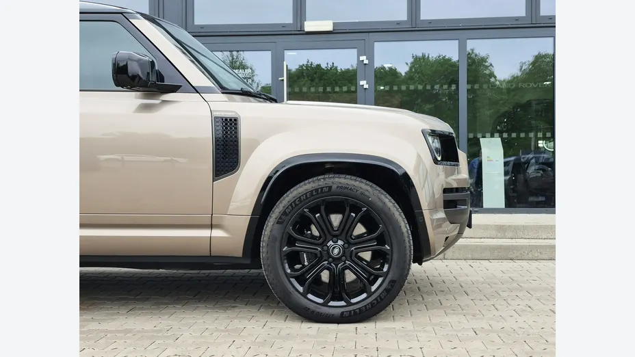 LAND ROVER Defender -
