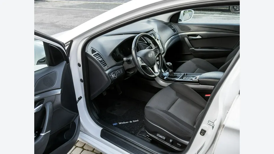 HYUNDAI i40 -