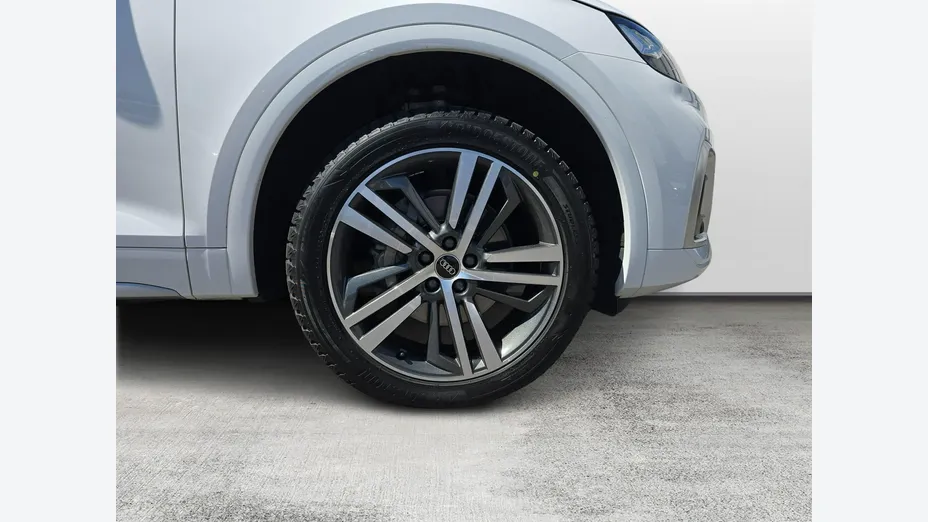 AUDI Q5 -