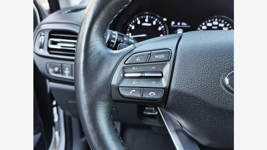 HYUNDAI i30 -