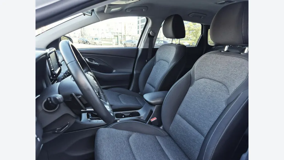 HYUNDAI i30 -
