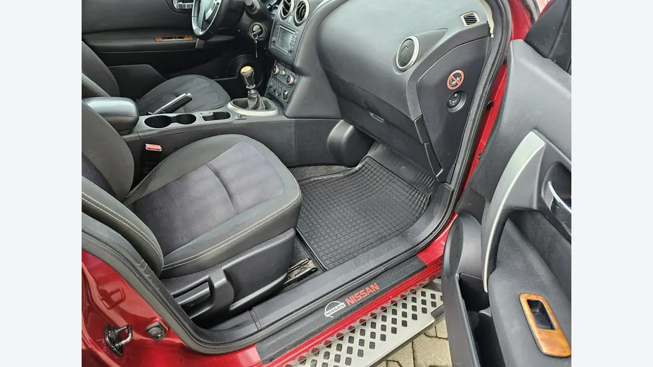NISSAN Qashqai -