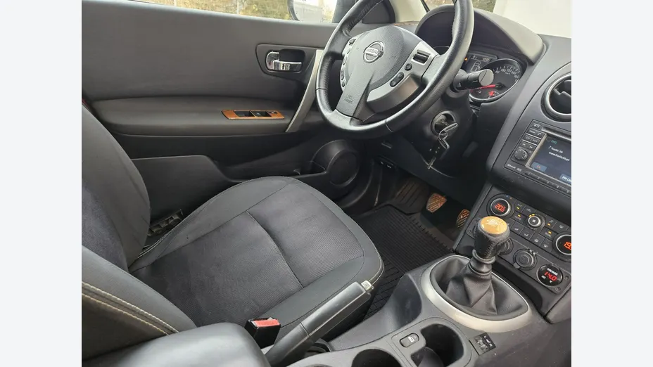 NISSAN Qashqai -