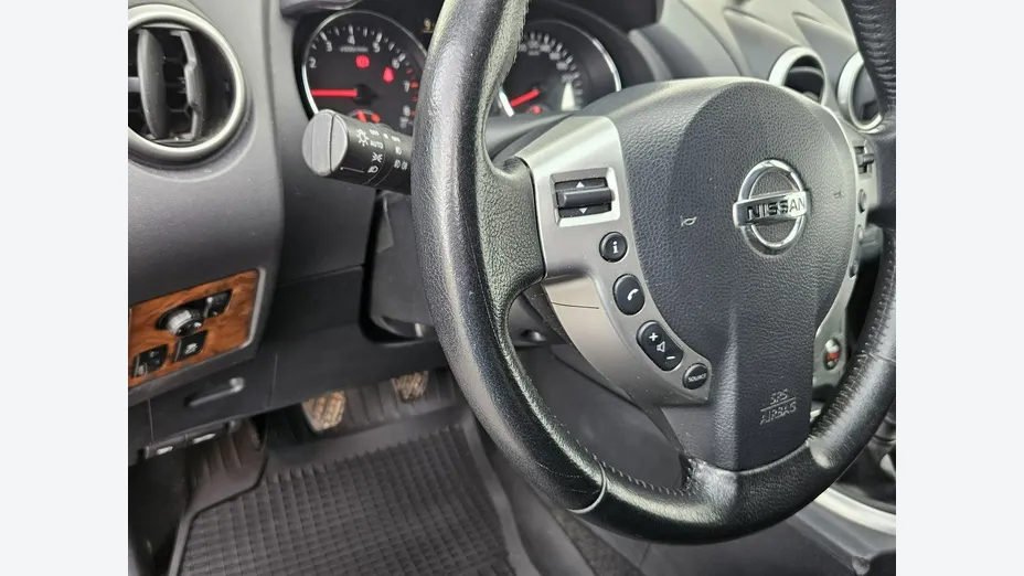 NISSAN Qashqai -