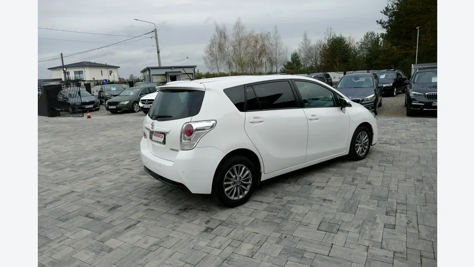 TOYOTA Verso -