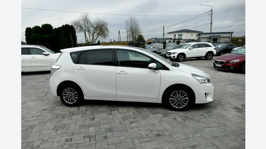 TOYOTA Verso -