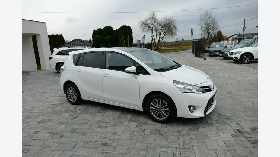 TOYOTA Verso -