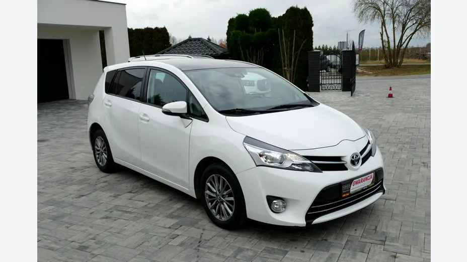 TOYOTA Verso -