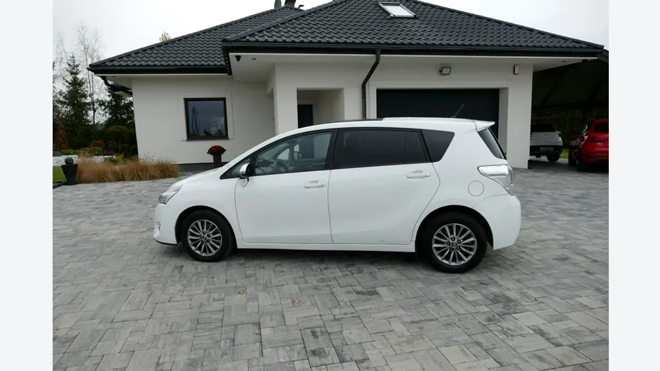 TOYOTA Verso -