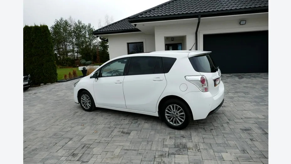 TOYOTA Verso -