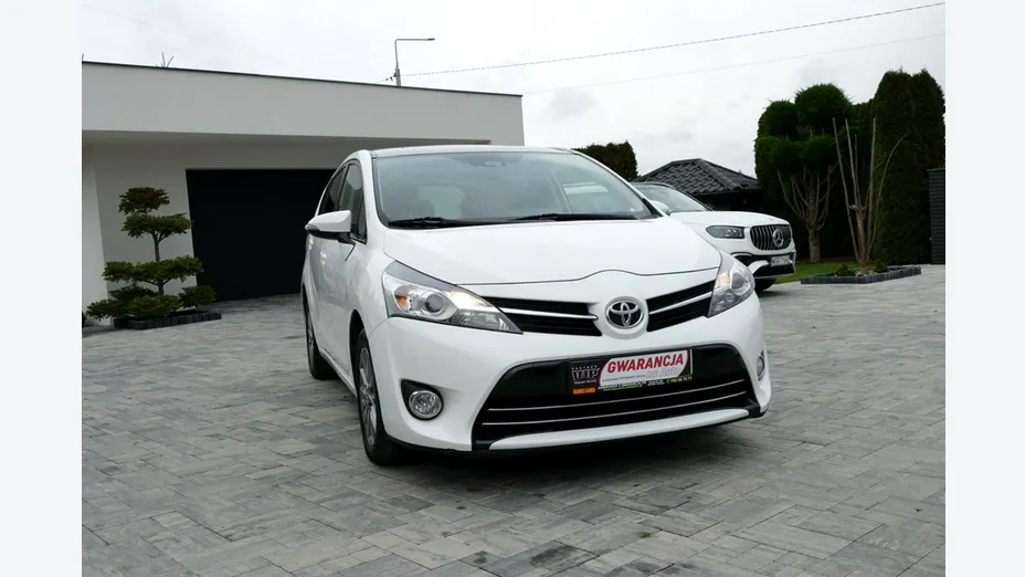 TOYOTA Verso -