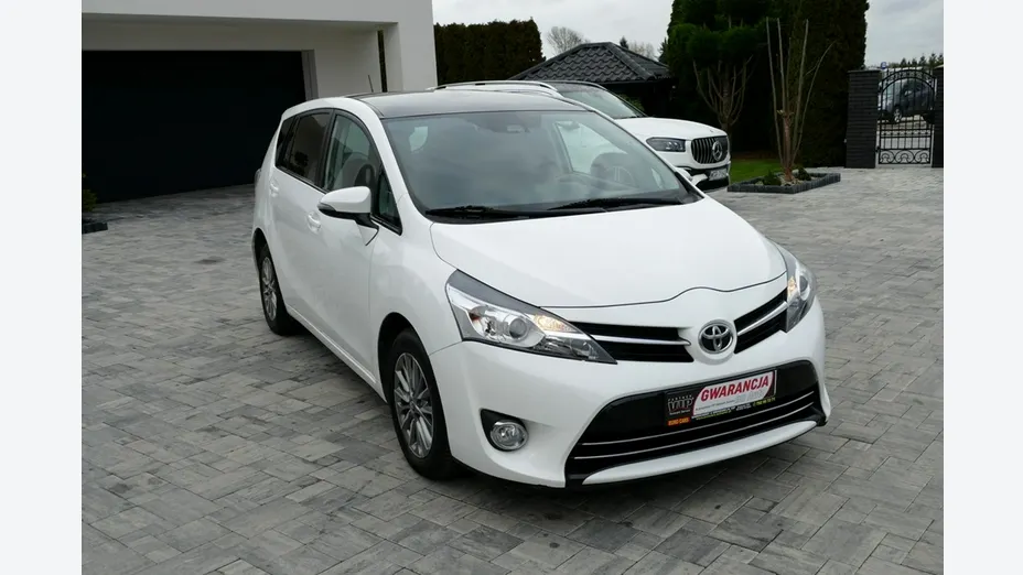 TOYOTA Verso -