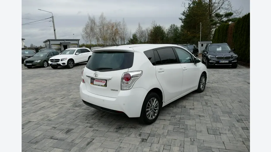 TOYOTA Verso -