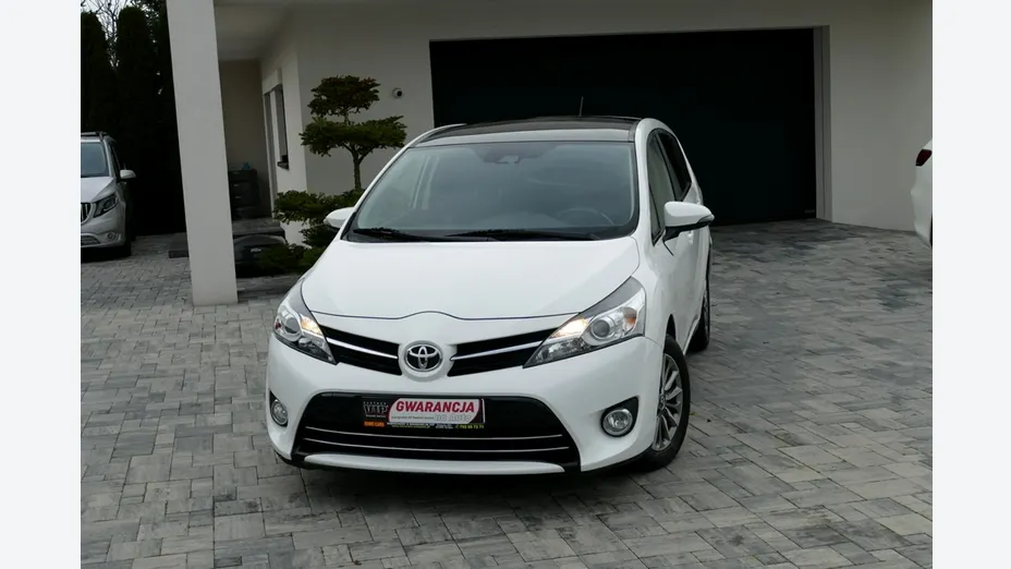 TOYOTA Verso -