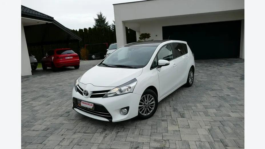 TOYOTA Verso -