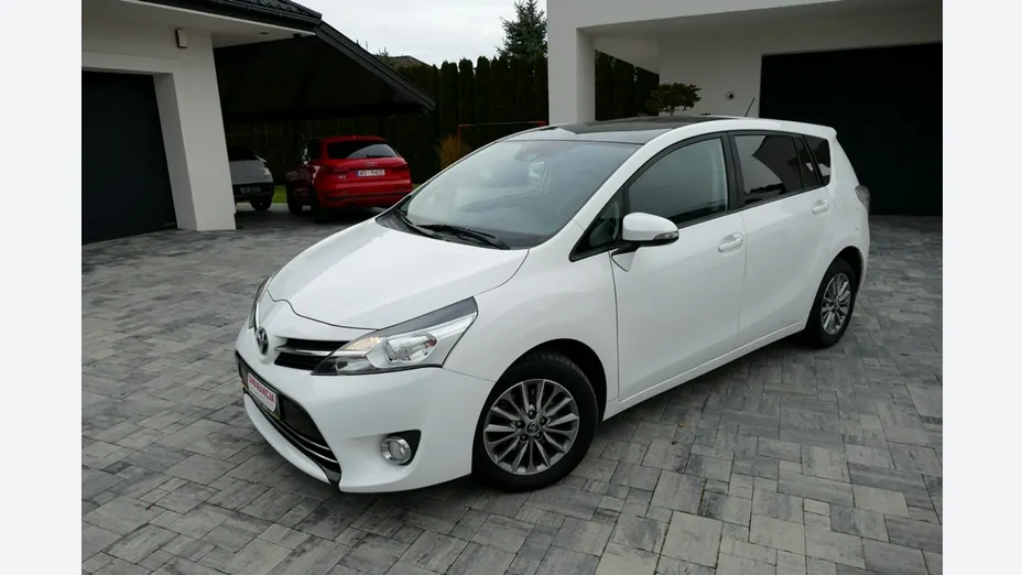 TOYOTA Verso -