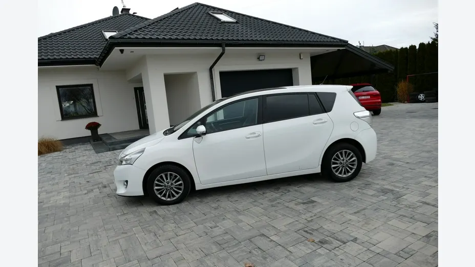 TOYOTA Verso -