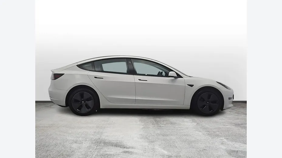 TESLA Model 3 -