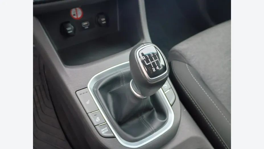 HYUNDAI i30 -