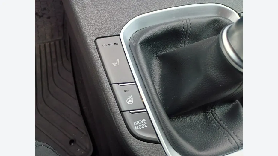 HYUNDAI i30 -