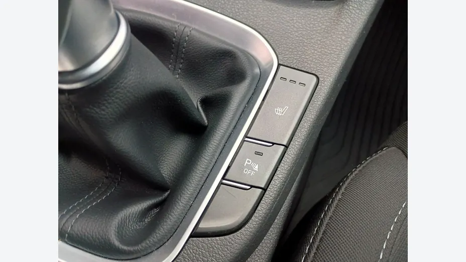 HYUNDAI i30 -