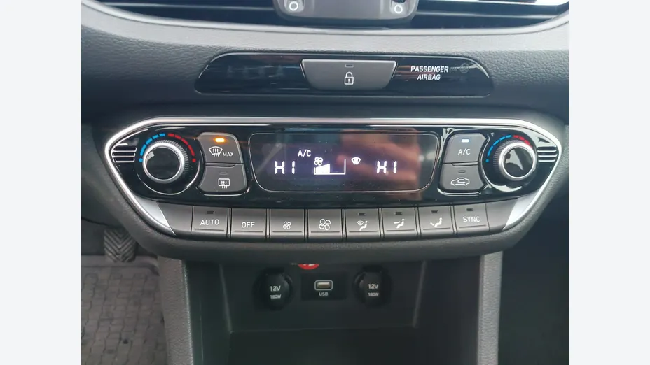 HYUNDAI i30 -