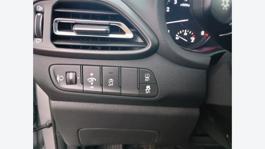 HYUNDAI i30 -