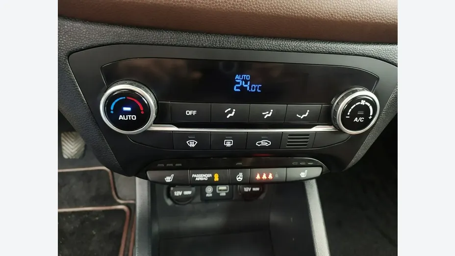 HYUNDAI i20 -