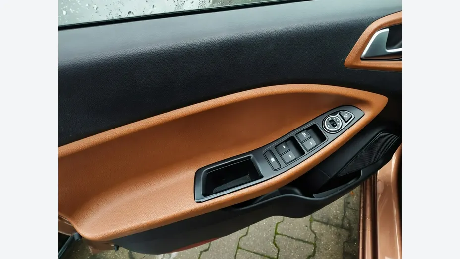HYUNDAI i20 -