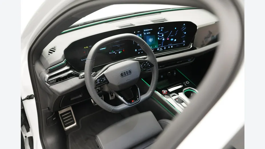 AUDI A6 -